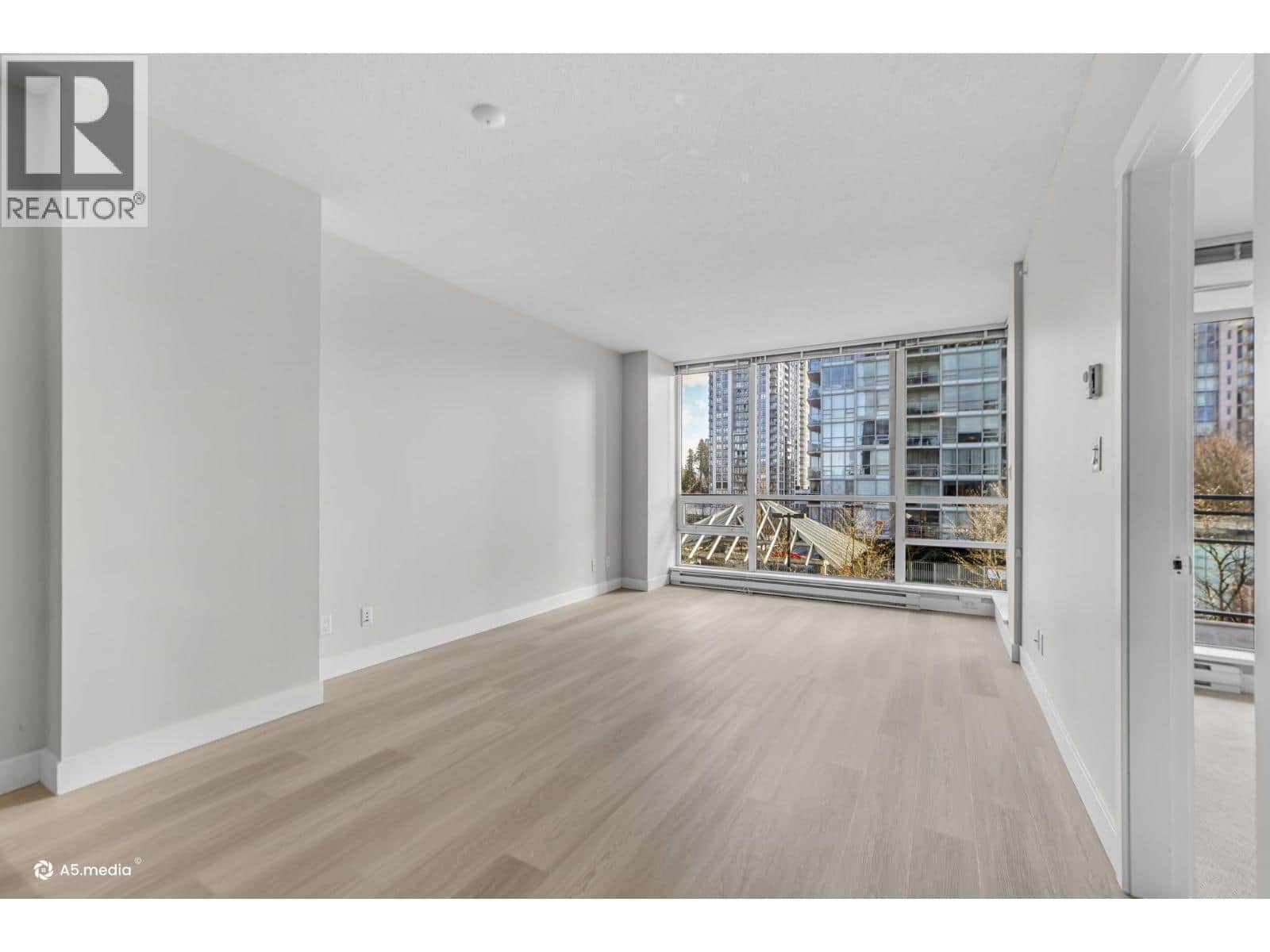 706 2968 GLEN DRIVE - Photo 4 of 34, Coquitlam, British Columbia