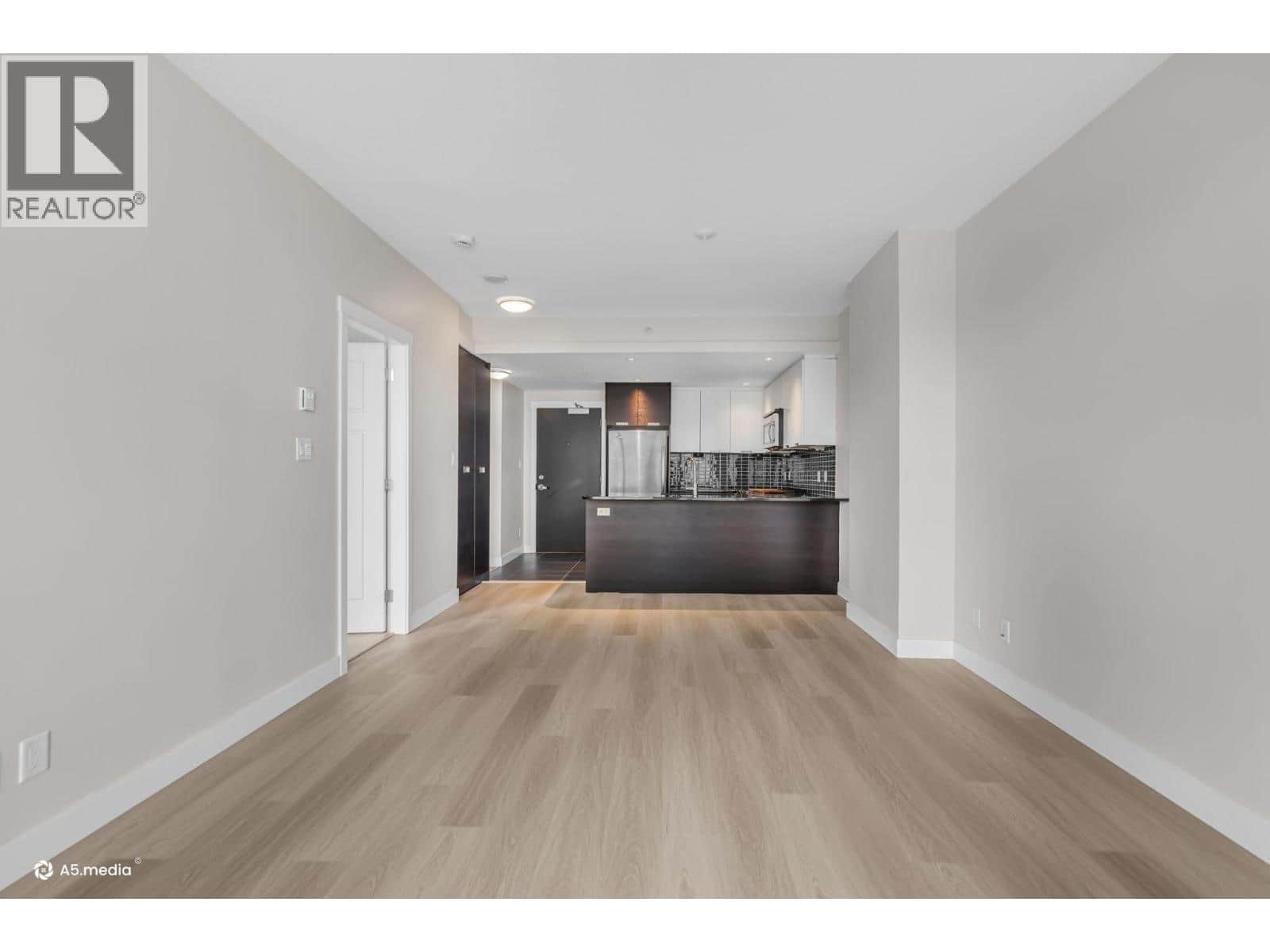 706 2968 GLEN DRIVE - Photo 5 of 34, Coquitlam, British Columbia