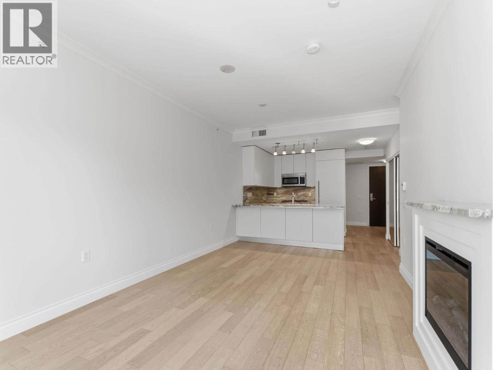 706 199 VICTORY SHIP WAY - Photo 3 of 34, North Vancouver, British Columbia