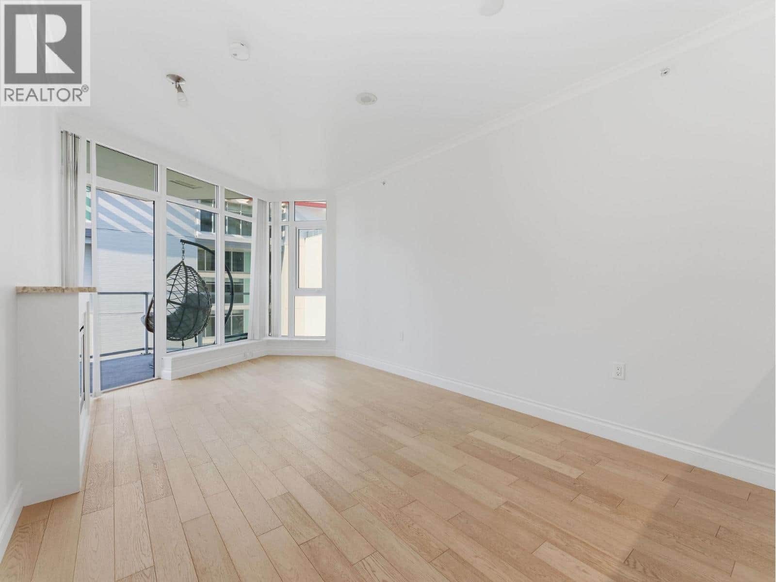 706 199 VICTORY SHIP WAY - Photo 5 of 34, North Vancouver, British Columbia