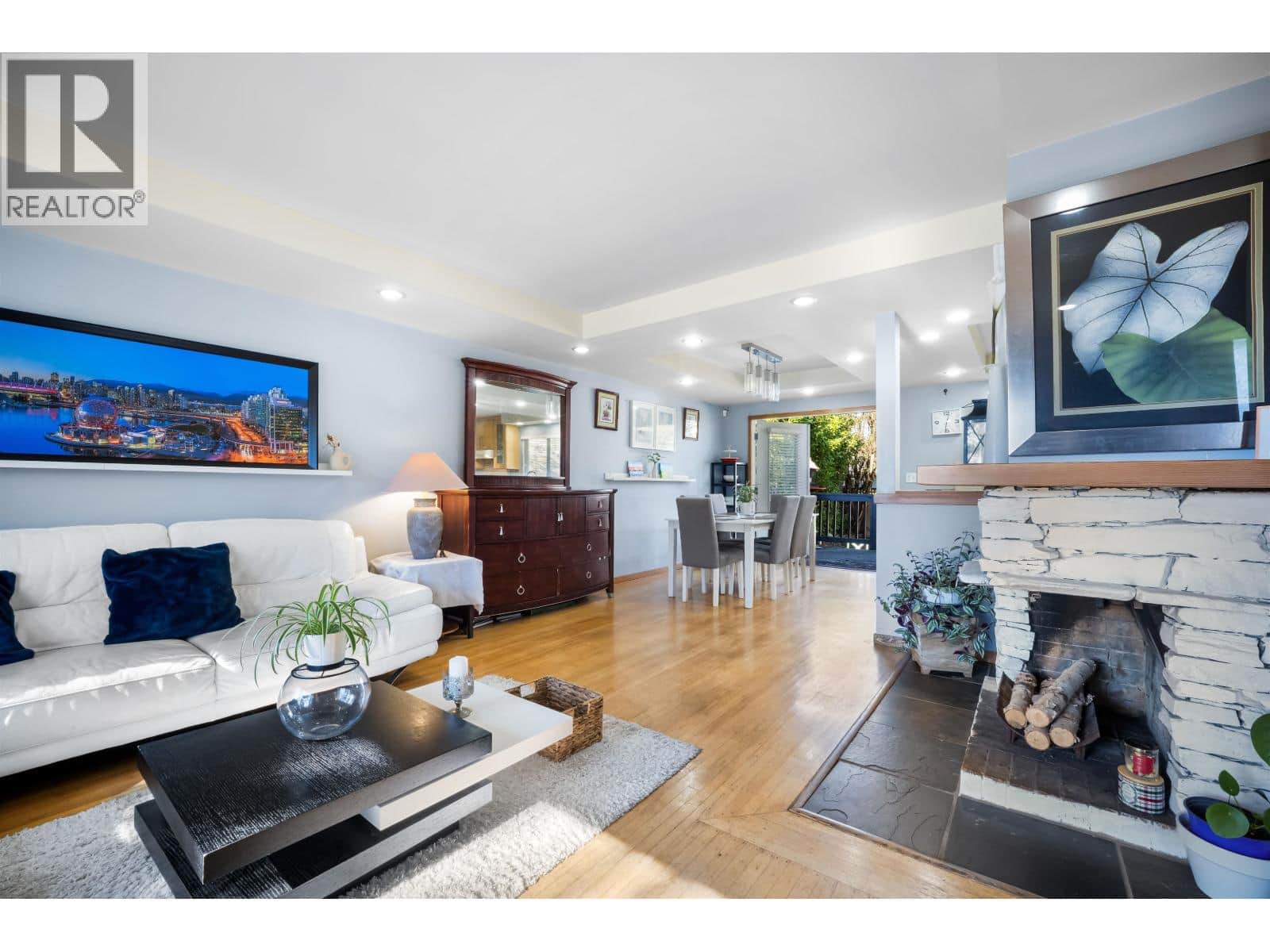 521 BROOKMERE AVENUE - Photo 4 of 34, Coquitlam, British Columbia