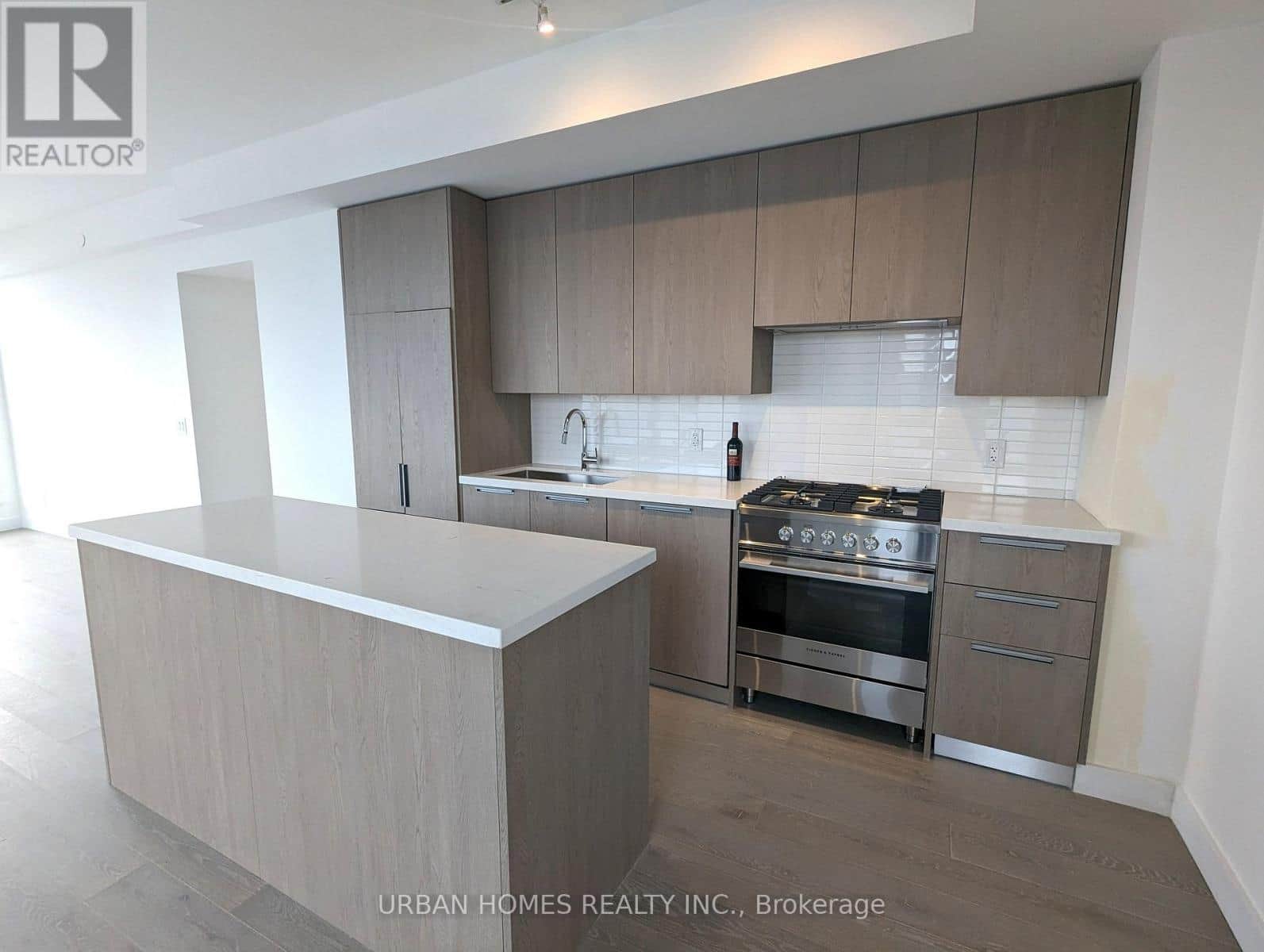 610 - 160 KINGSWAY CRESCENT - Photo 4 of 25, Toronto (Kingsway South), Ontario