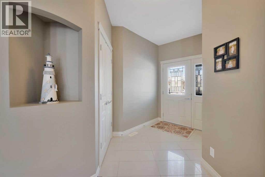 12 Rosse Place - Photo 4 of 36, Sylvan Lake, Alberta