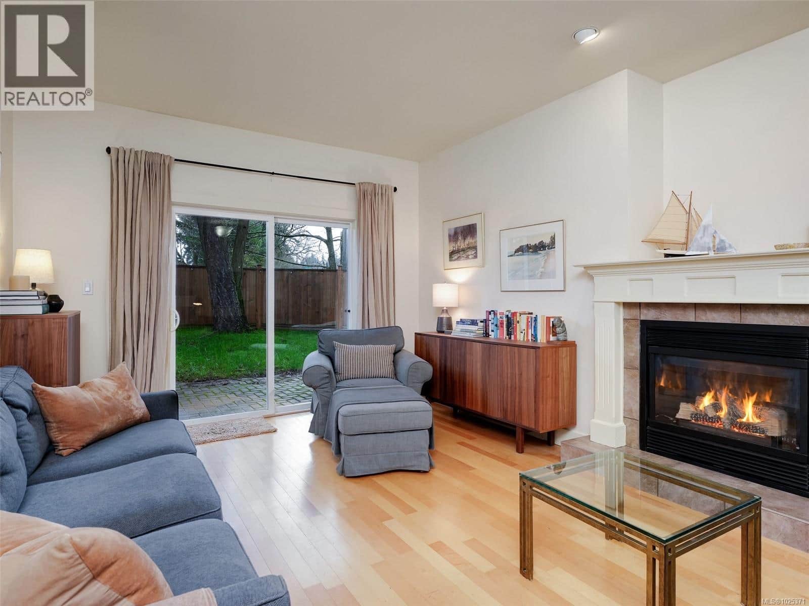 12 4530 Pipeline Rd - Photo 2 of 27, Saanich, British Columbia