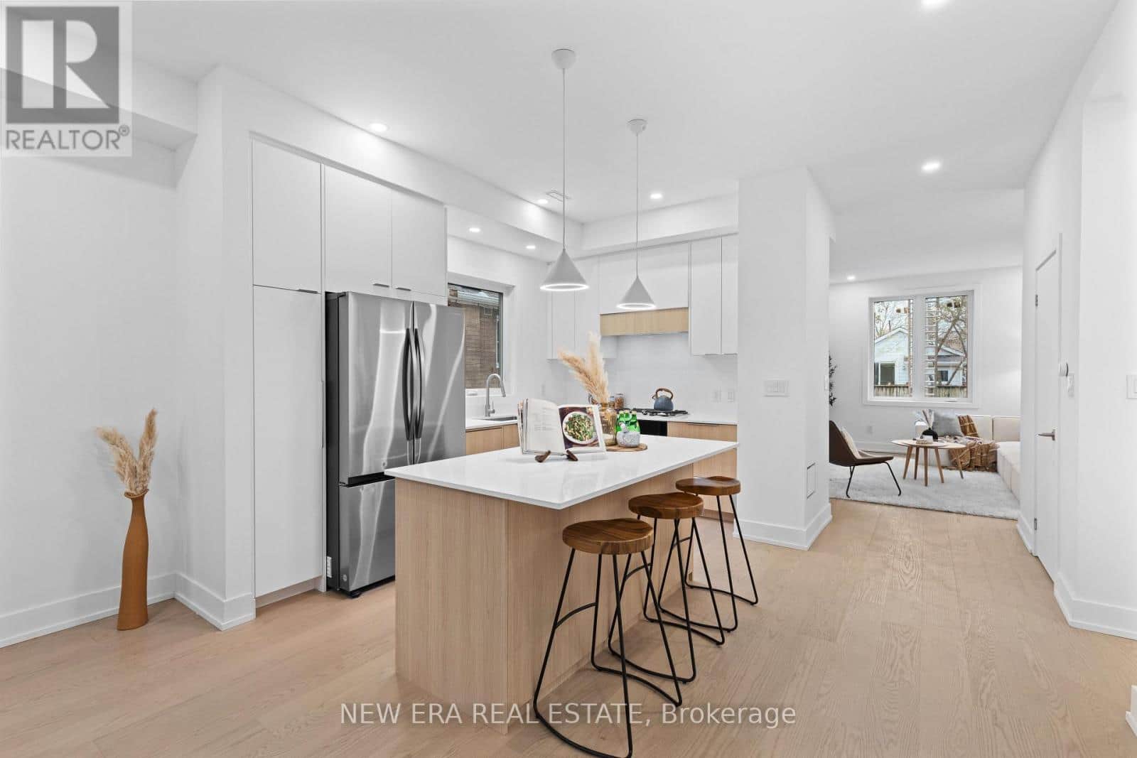 148 RHODES AVENUE - Photo 5 of 27, Toronto (Greenwood-Coxwell), Ontario