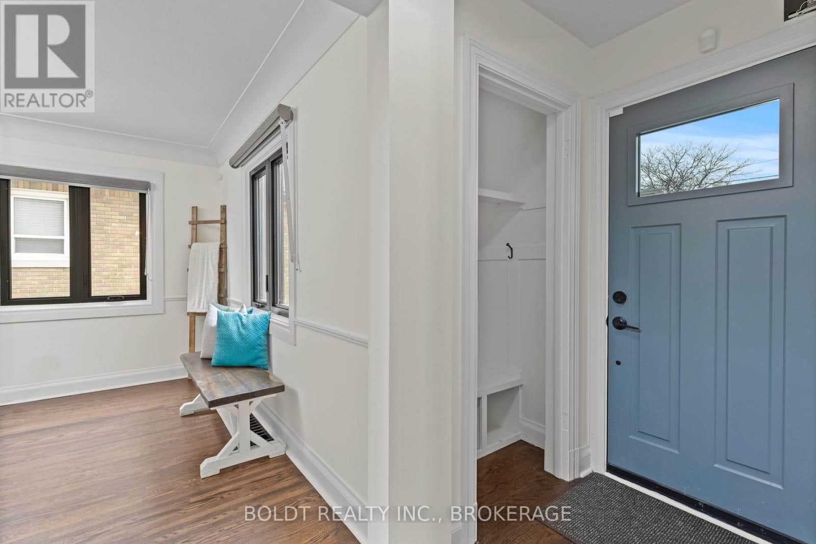 322 QUEENSTON STREET - Photo 4 of 45, St. Catharines (Oakdale), Ontario