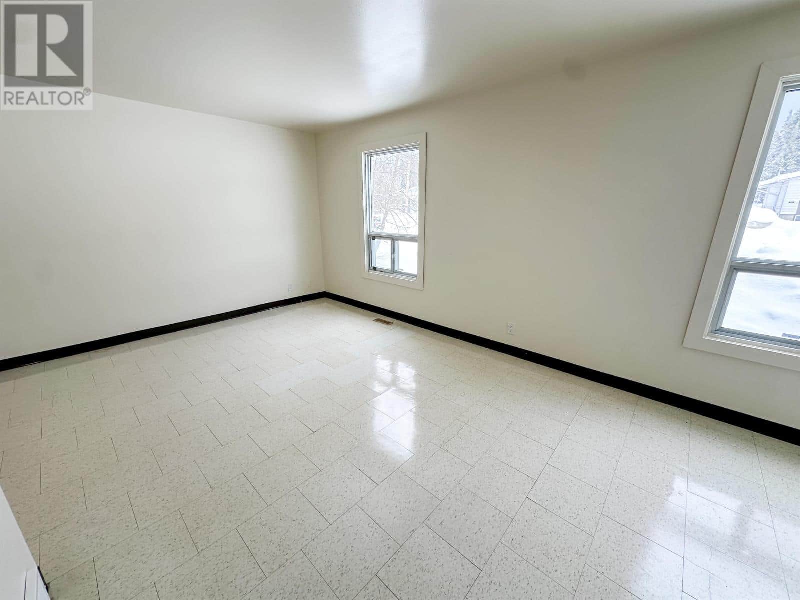 47/49 Birch DR - Photo 3 of 19, Ear Falls, Ontario