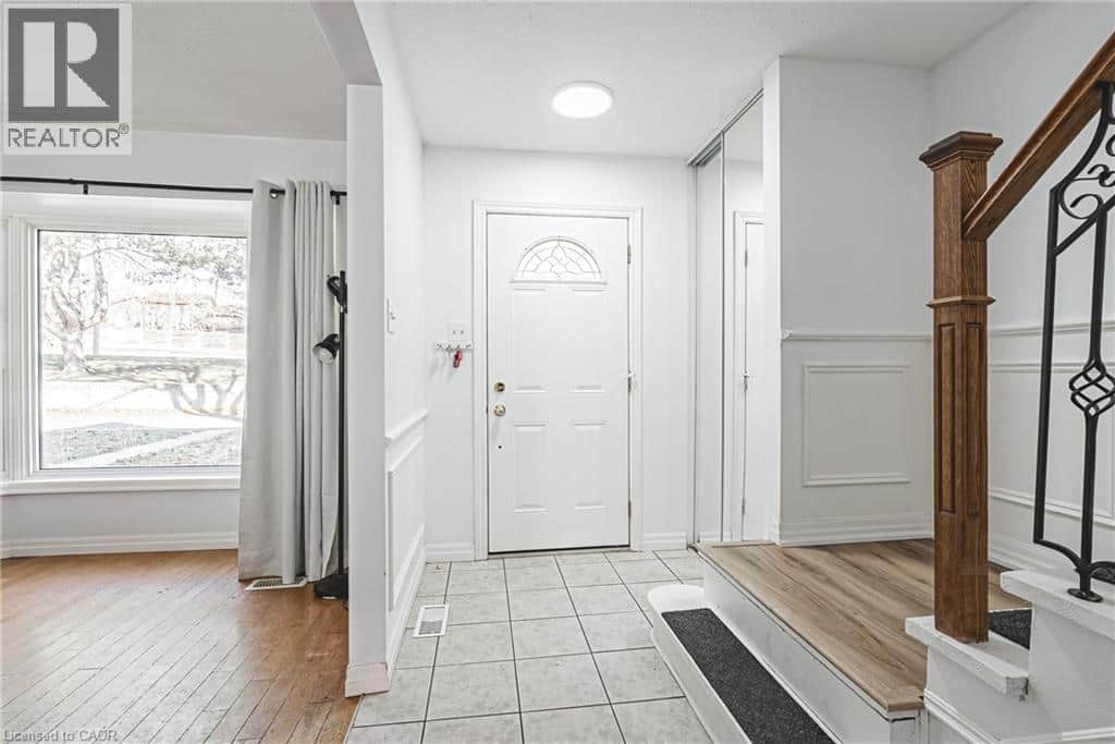 2220 UPPER MIDDLE Road Unit# 4 - Photo 2 of 35, Burlington, Ontario