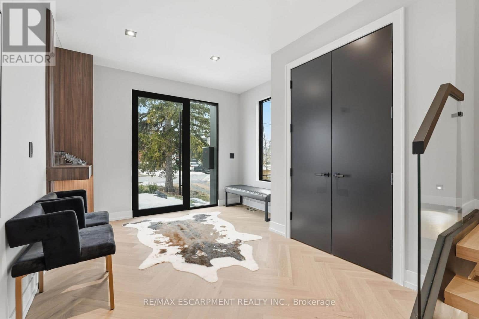 700 MONTBECK CRESCENT - Photo 3 of 37, Mississauga (Lakeview), Ontario