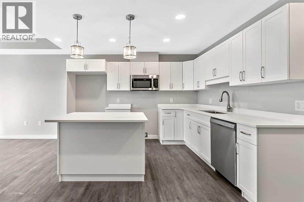 302, 97 Station Drive - Photo 4 of 23, Sylvan Lake, Alberta