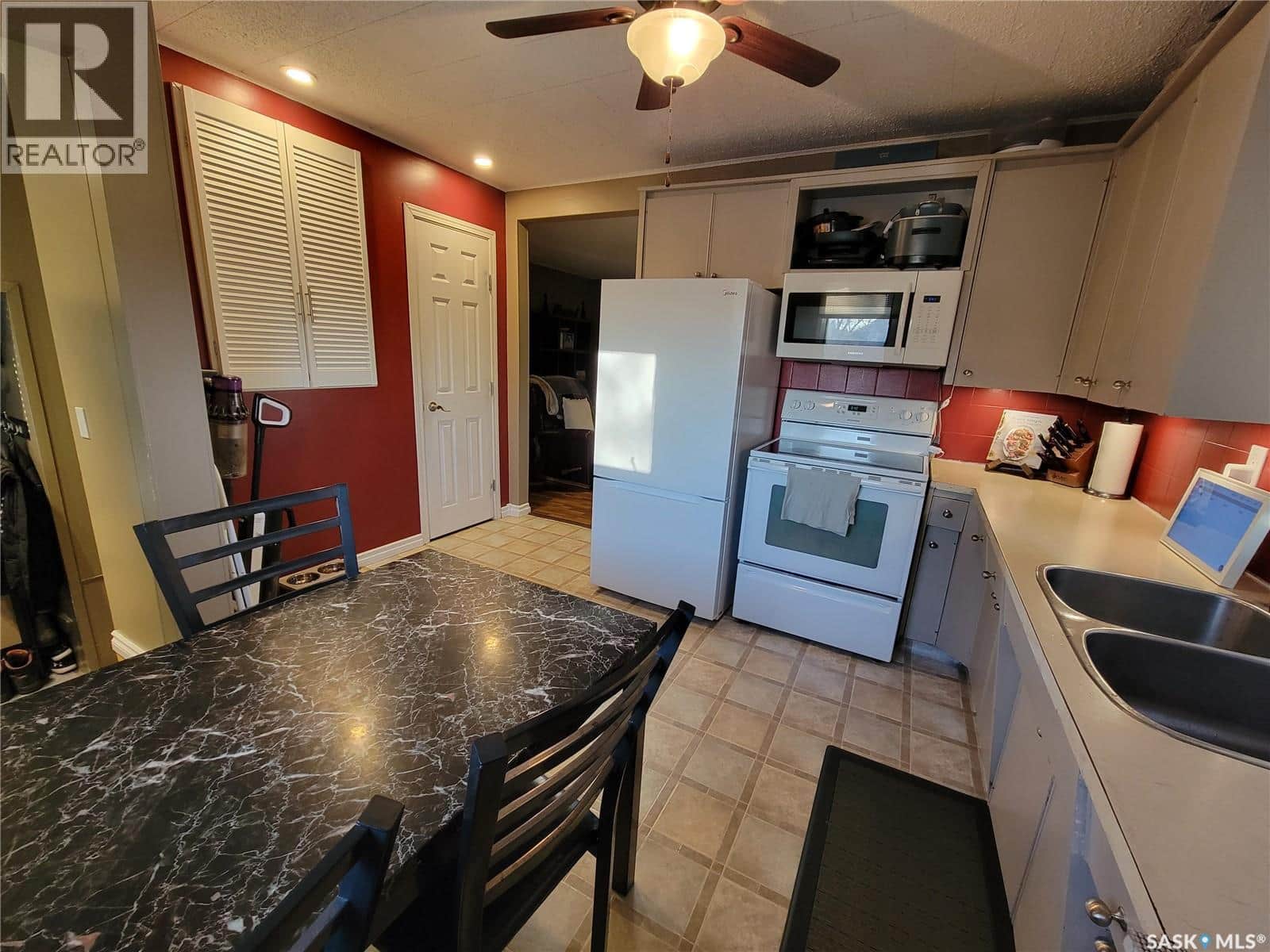 4812 post STREET - Photo 5 of 24, Macklin, Saskatchewan