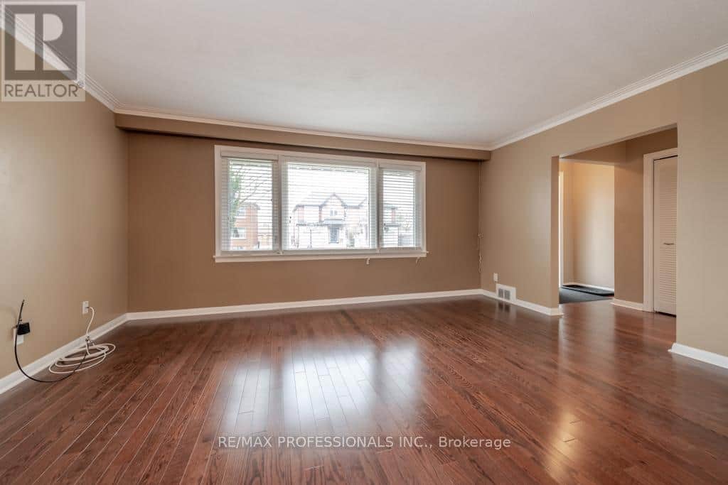 143 TREEVIEW DRIVE - Photo 3 of 16, Toronto (Alderwood), Ontario