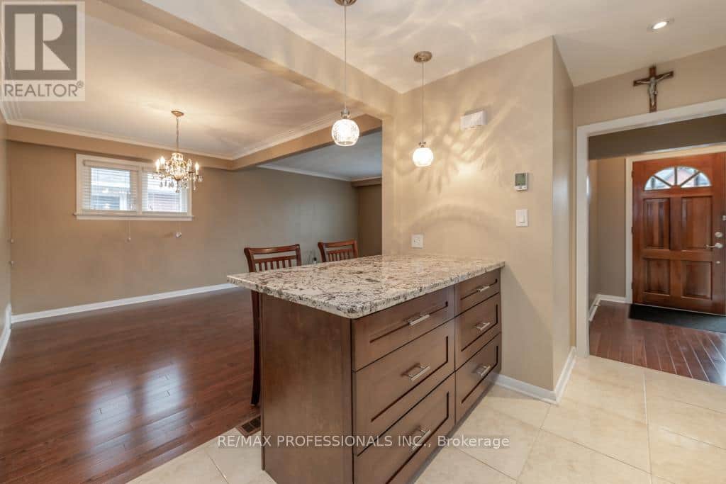 143 TREEVIEW DRIVE - Photo 5 of 16, Toronto (Alderwood), Ontario