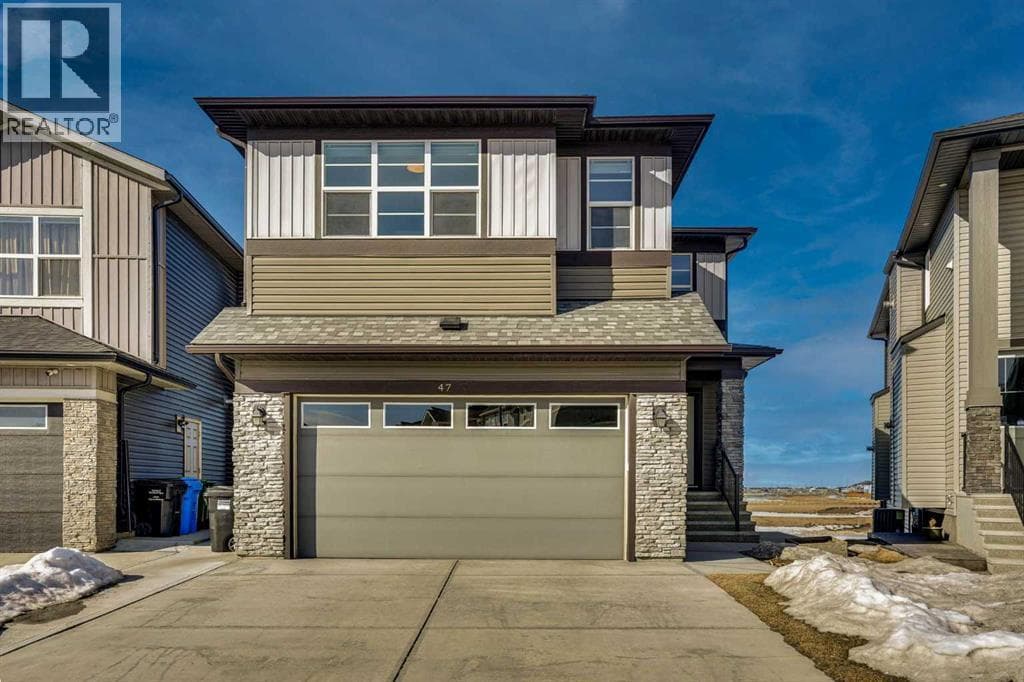 47 Corner Meadows Row NE - Main photo, Calgary, Alberta