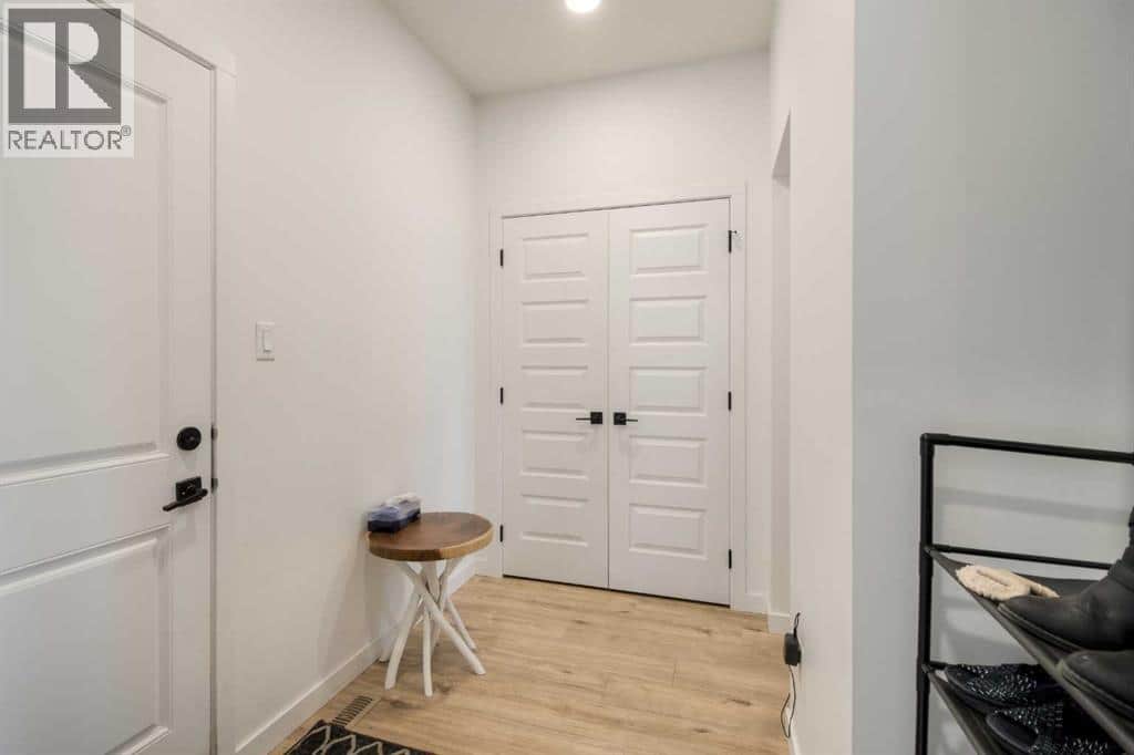 122 Greywolf Road N - Photo 4 of 50, Lethbridge, Alberta