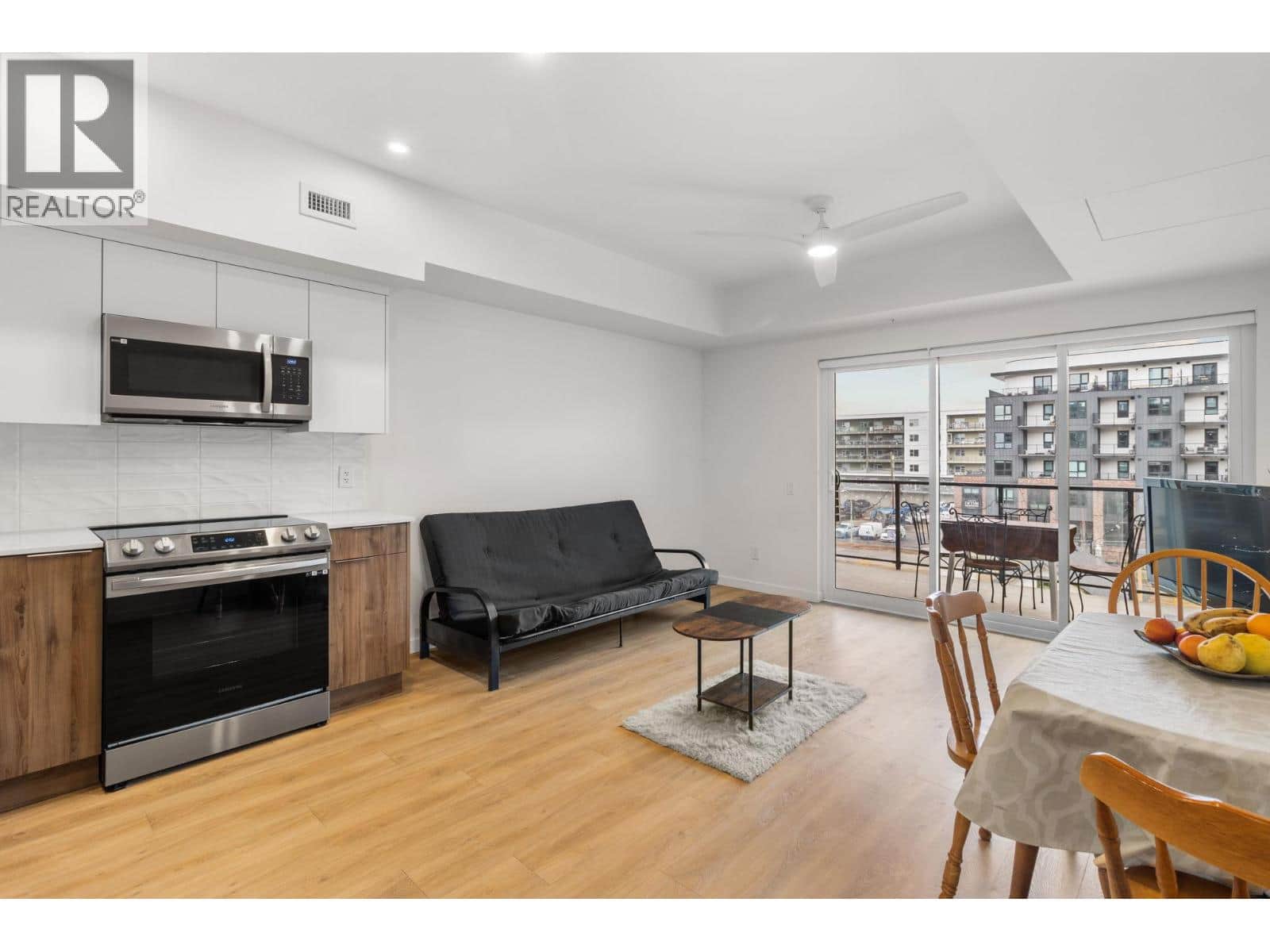 604 Cawston Avenue Unit# 404 - Photo 2 of 17, Kelowna, British Columbia