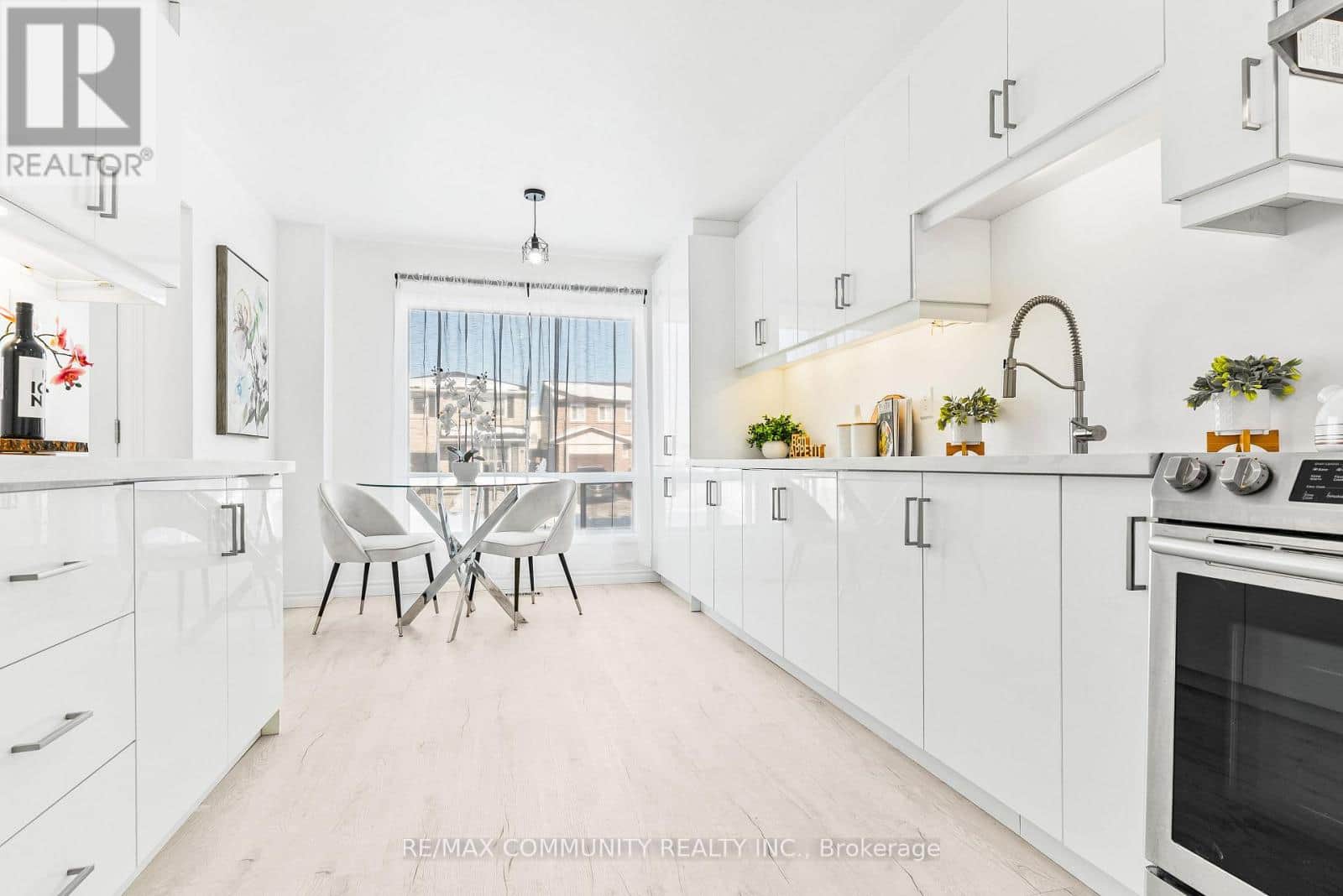 42 KAY DRIVE - Photo 3 of 50, Toronto (Mount Olive-Silverstone-Jamestown), Ontario