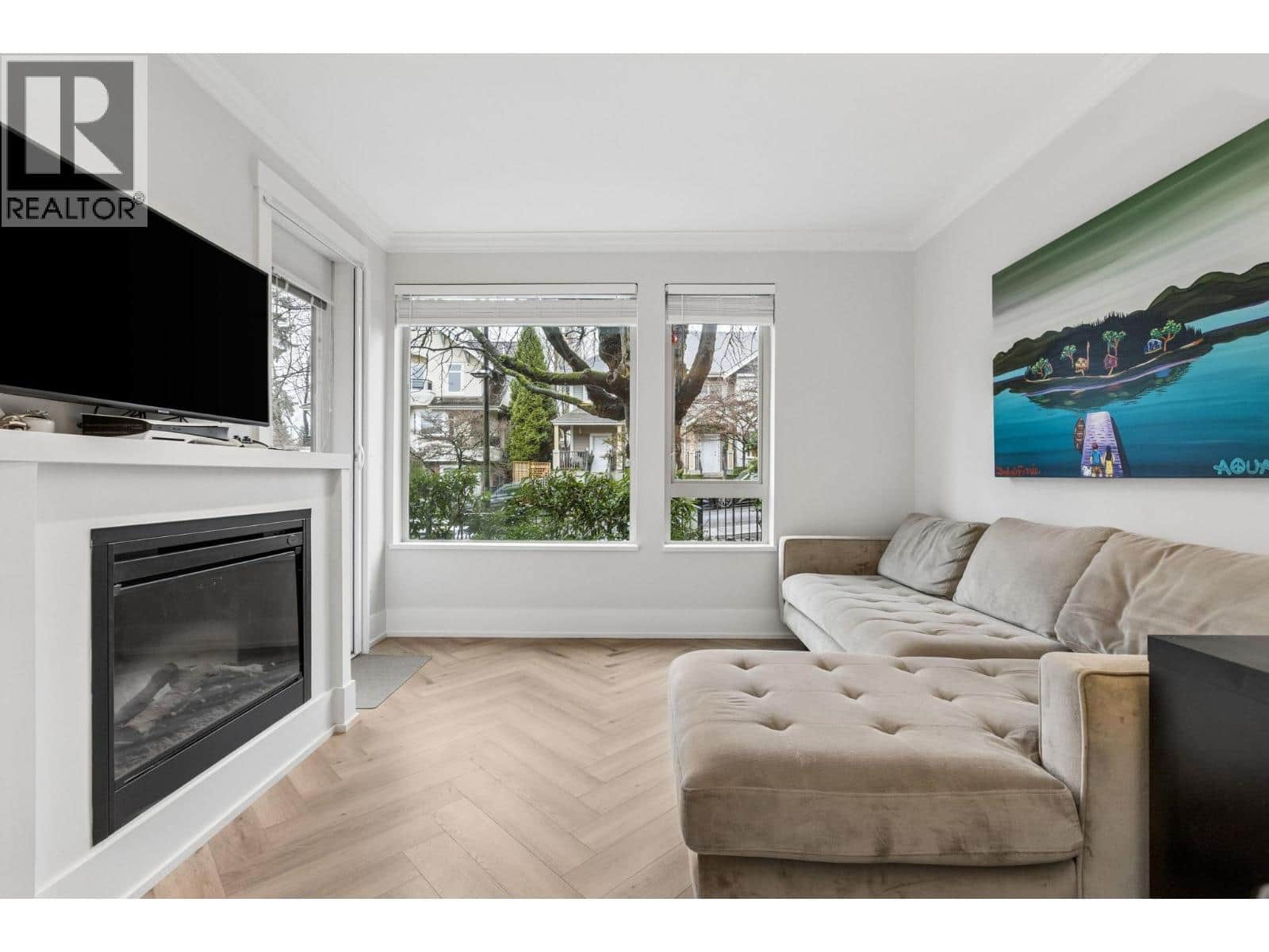 107 159 W 22ND STREET - Photo 3 of 36, North Vancouver, British Columbia