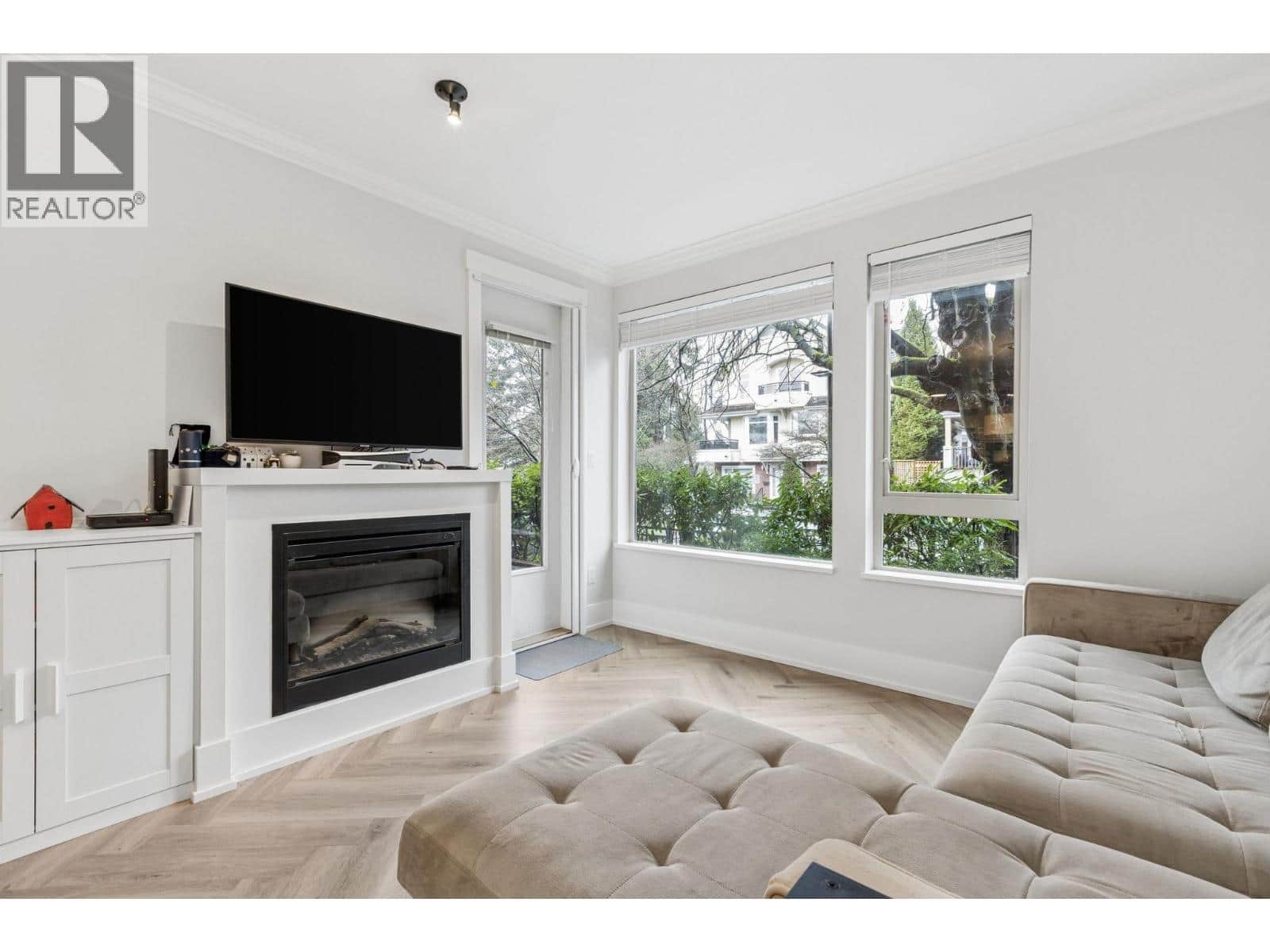 107 159 W 22ND STREET - Photo 4 of 36, North Vancouver, British Columbia