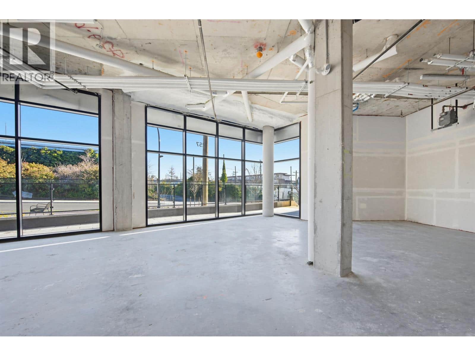 257 422 E 3RD STREET - Photo 4 of 6, North Vancouver, British Columbia