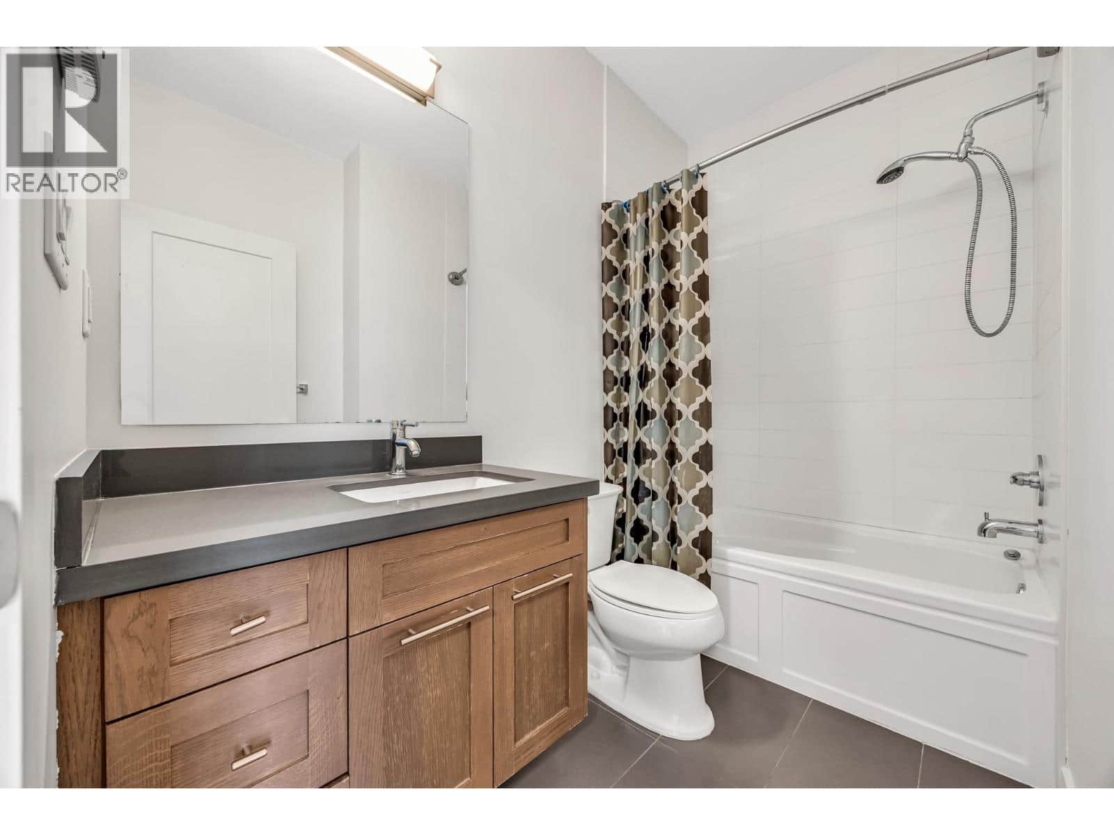 403 827 RODERICK AVENUE - Photo 3 of 23, Coquitlam, British Columbia