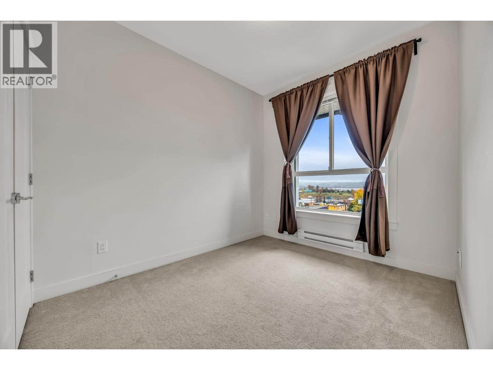 403 827 RODERICK AVENUE - Photo 4 of 23, Coquitlam, British Columbia