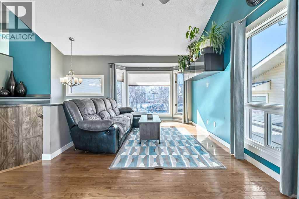 851 Mckenzie Drive SE - Photo 5 of 31, Calgary, Alberta