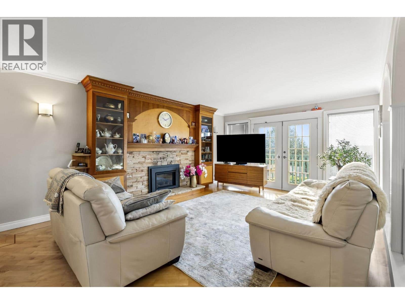 317 GLOUCESTER COURT - Photo 4 of 40, Coquitlam, British Columbia