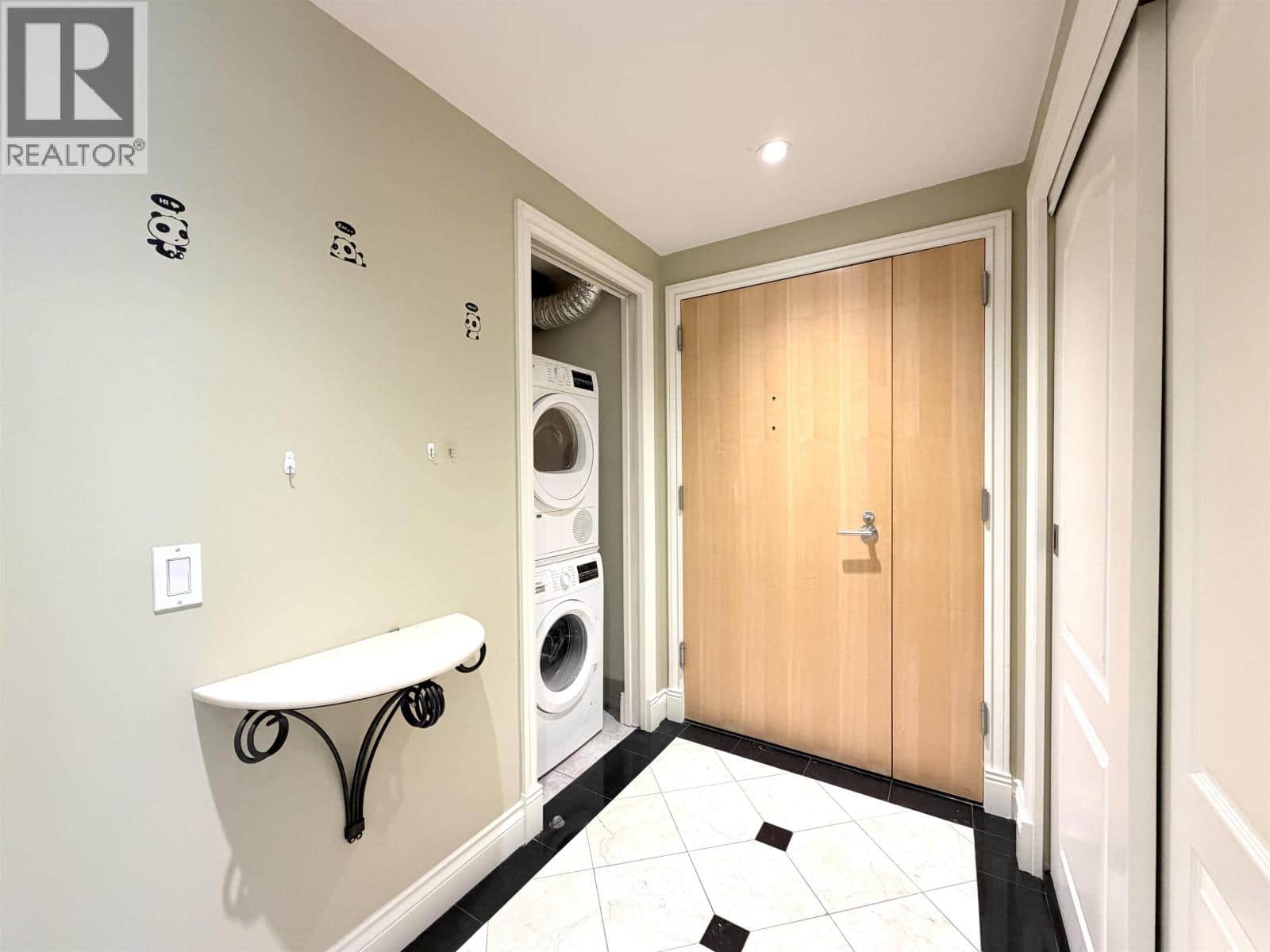 1401 560 CARDERO STREET - Photo 3 of 17, Vancouver, British Columbia