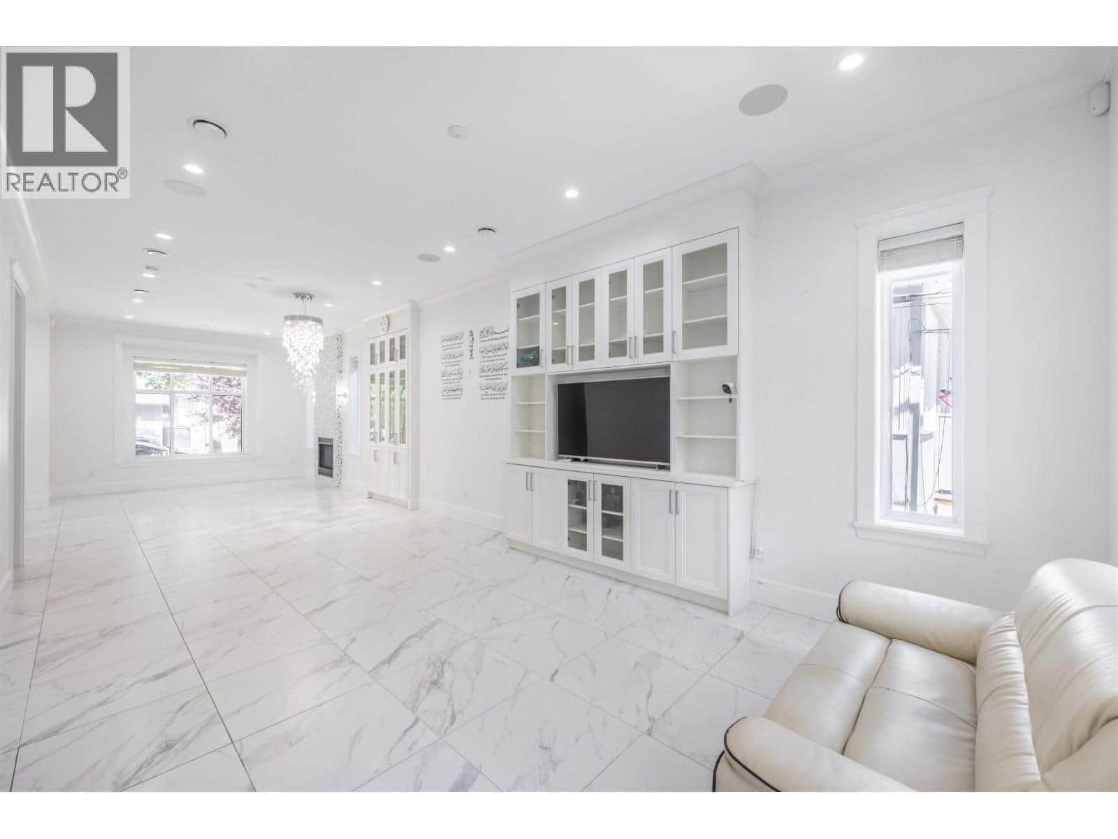 172 ONTARIO PLACE - Photo 4 of 15, Vancouver, British Columbia